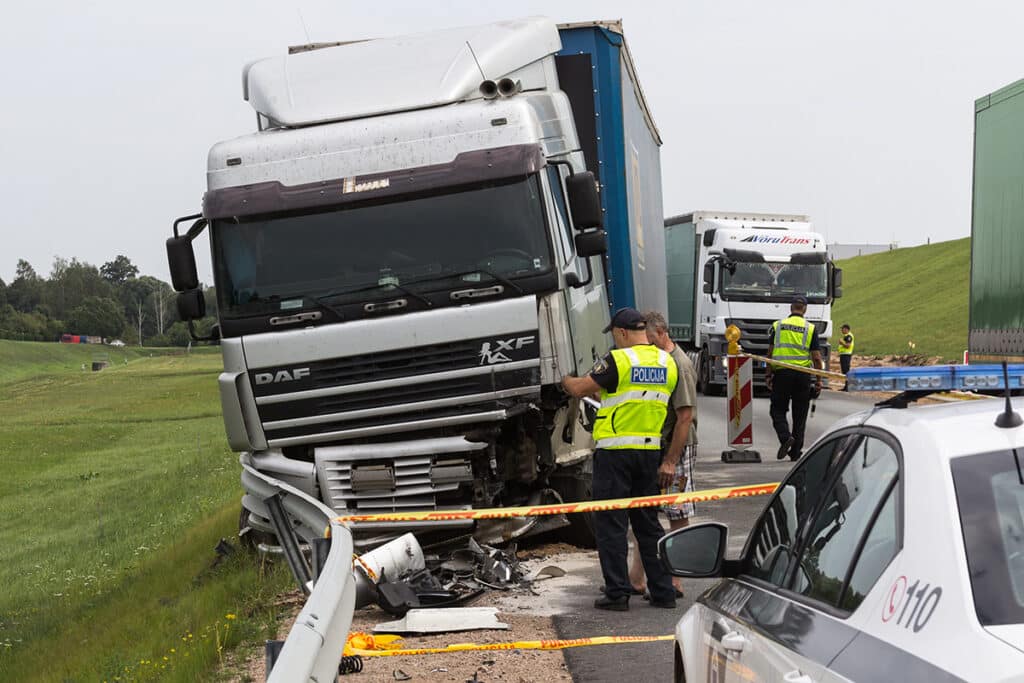 semi truck accident investigation